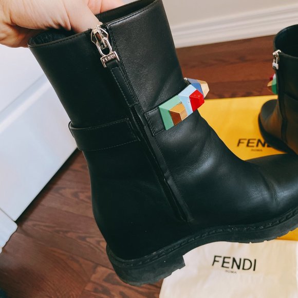 9.8/10 New Fendi Boots, 100% authentic. - Picture 6 of 10